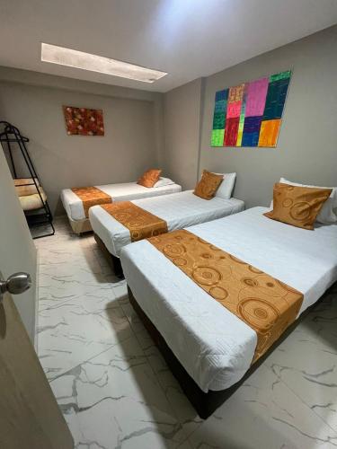 Ένα ή περισσότερα κρεβάτια σε δωμάτιο στο HOTEL LUXEM