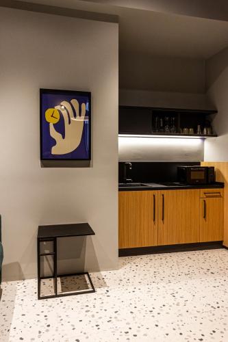 a living room with a counter and a table at Residenza San Longino in Mantova