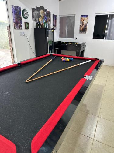 Bilik permainan di Casa em Imarui com piscina