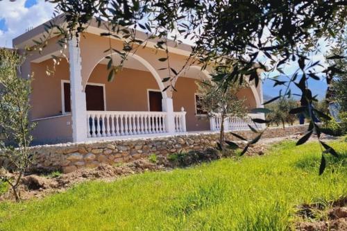 Fotografie z fotogalerie ubytování Elvis's vacation house v destinaci Vlorë