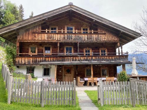 Fotografie z fotogalerie ubytování Bauernhaus & Appartement Goldschmied v destinaci Fügenberg