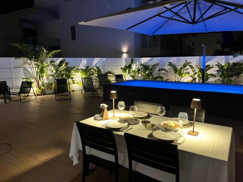 Nápoje v ubytování Monopoli EXUMA Luxury House with Pool