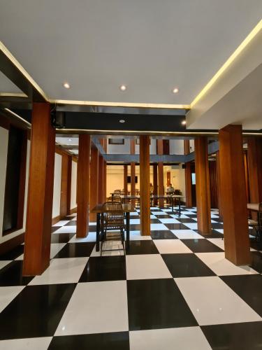 a lobby with a black and white checkered floor at Concha y Toro 33 Hotel Boutique by Nobile in Santiago