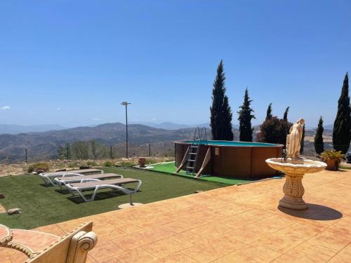 Nespecifikovaný výhled na hory nebo výhled na hory při pohledu z prázdninového domu