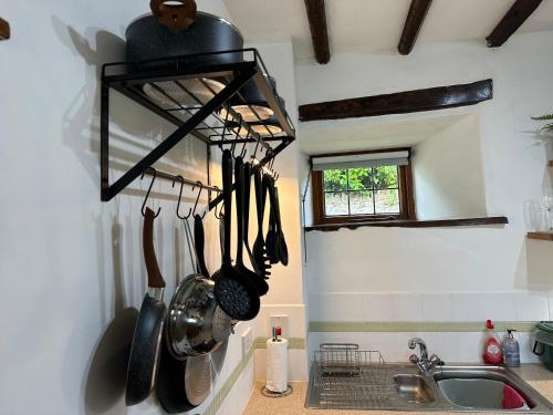 Kuchyň nebo kuchyňský kout v ubytování Countryside cottage near Crediton