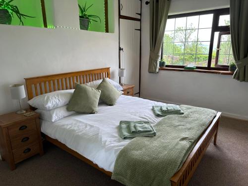 Postel nebo postele na pokoji v ubytování Countryside cottage near Crediton