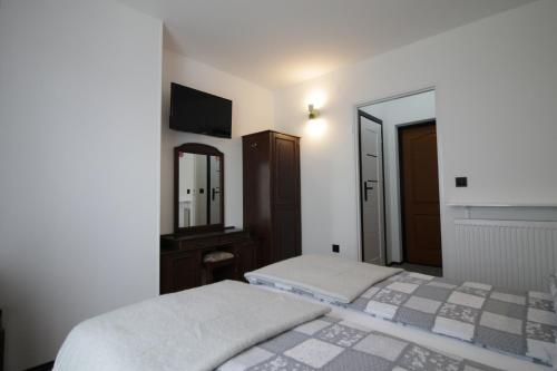 a bedroom with two beds and a mirror at Motel Na Zbójeckiej in Skawa