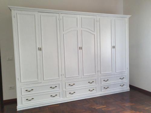 a white cabinet in a room with a wall at Casa Kendra in Montegrotto Terme