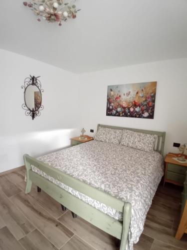 a bedroom with a bed and a painting on the wall at Andalo, Residence al Girasole FamPedron in Andalo