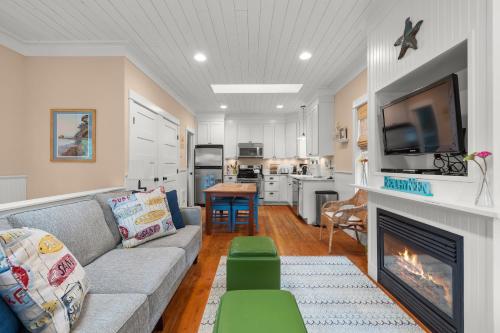 Dapur atau dapur kecil di Beachy Keen by Seabrook Hospitality