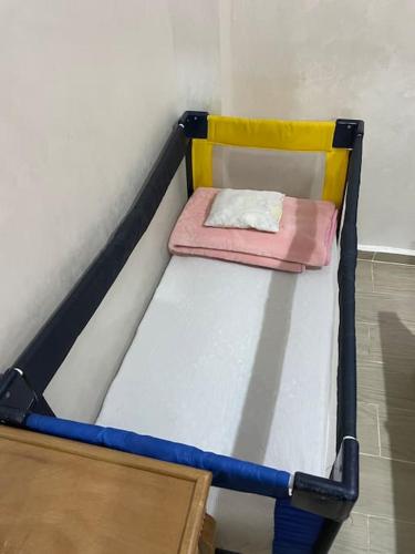 Ένα ή περισσότερα κρεβάτια σε δωμάτιο στο Lovely APT near Super Market parking Wifi AC