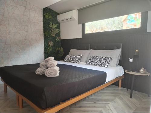 a bedroom with a bed with towels on it at B&B Marino in Grisolia