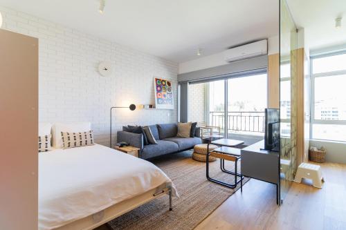 S1405 - practical and modern - AC, balcony and parking