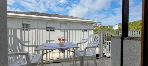Rõdu või terrass majutusasutuses Alghe Rosse Relax