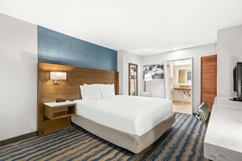 Letto o letti in una camera di Best Western Chula Vista/Otay Valley Hotel