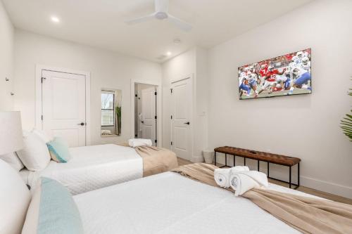 Postel nebo postele na pokoji v ubytování Stylish 4BR in Merion Village PD