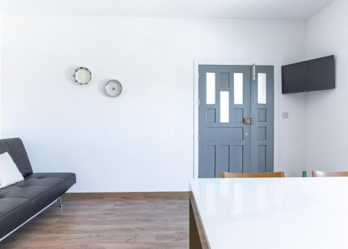 TV a/nebo společenská místnost v ubytování Casa dos Móveis