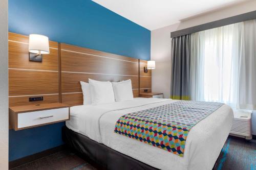 a hotel room with a large bed and a window at Best Western Plus Medical Center in Amarillo