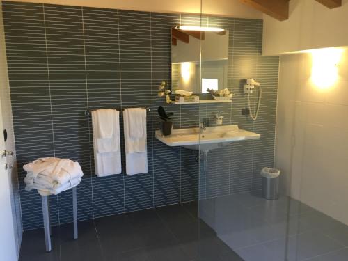 a bathroom with a sink and a mirror at Agriturismo Podere Dell'Angelo in Pasiano di Pordenone