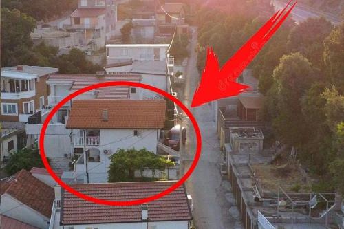 a red arrow pointing to a house on a street at Apartments by the sea Duboka, Neretva Delta - Usce Neretve - 23268 in Klek