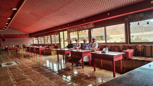 Reštaurácia alebo iné gastronomické zariadenie v ubytovaní Dream Bedouin life camp