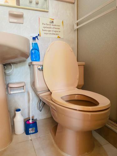 a bathroom with a toilet and a sign on the wall at Hostel Cerca al Centro Histórico in Cartagena de Indias