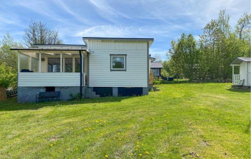 a small white house in a field of grass at 2 Bedroom Awesome Home In Eksjö in Eksjö