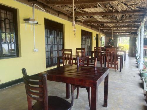 Restoran atau tempat lain untuk makan di T-More Hotel & Hostel