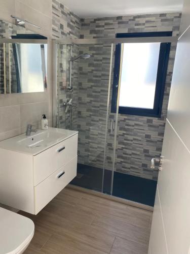 a bathroom with a toilet and a sink and a shower at Villa Torre Paraíso in Torrox
