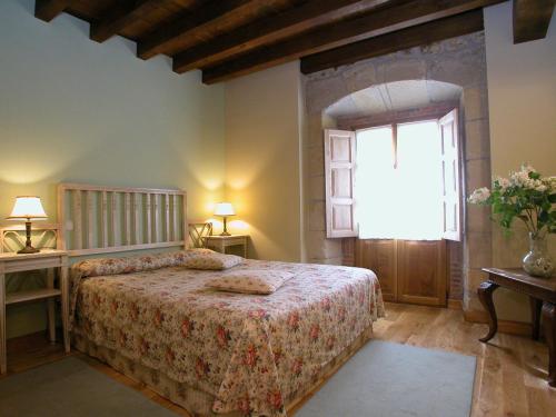 Säng eller sängar i ett rum på Posada de Peredo y Villa