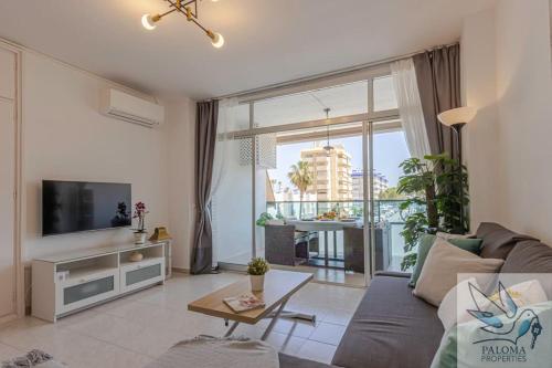 Wonderful Apt 2 BDR with Great Location