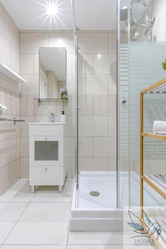 Wonderful Apt 2 BDR with Great Location