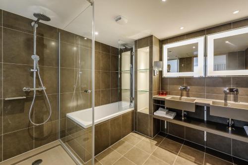 Bilik mandi di Novotel München City Arnulfpark