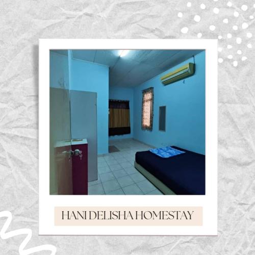 Camera blu con letto e bagno di Hani Delisha Homestay Seksyen 7 Shah Alam a Shah Alam
