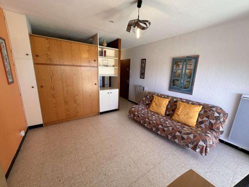 Photo de la galerie de l'établissement Studio RDC Terrasse, 4 pers, 50m Plage, Parking Sécu – Grau-du-Roi - FR-1-731-75, au Grau-du-Roi