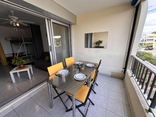 Photo de la galerie de l'établissement Studio 4 pers. avec piscine à 200m de la plage - Port Camargue - FR-1-731-72, au Grau-du-Roi