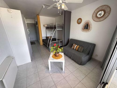 Photo de la galerie de l'établissement Studio 4 pers. avec piscine à 200m de la plage - Port Camargue - FR-1-731-72, au Grau-du-Roi