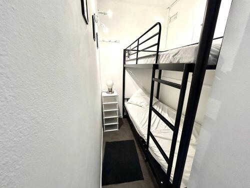 Photo de la galerie de l'établissement Studio Cabine pour 4 avec Terrasse et Parking Privé à 300m de la Plage à Argelès-sur-Mer - FR-1-388-225, à Argelès-sur-Mer