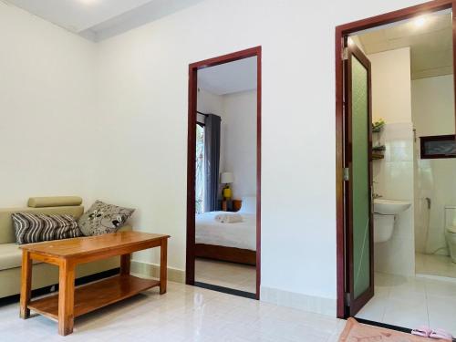 a room with a mirror and a table and a bed at Mui Ne Garden Hotel and Kite School in Mui Ne