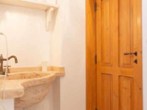 A bathroom at Historic Trulli Azzalema in Cisternino