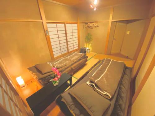 an overhead view of a room with a bed and a table at ザホテル湯沢パラディーソ in Yuzawa
