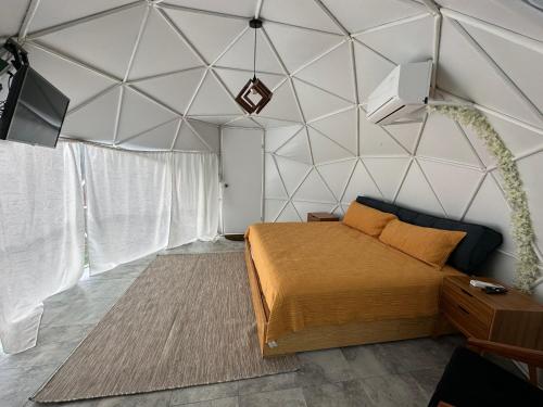 a bedroom with a bed in a tent at Glamping El Encanto in Zapopan