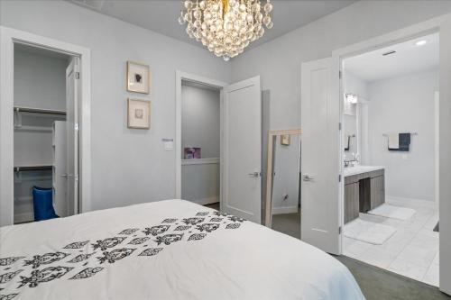 Phòng tắm tại 3 Bedroom Exclusive Getaway at Houston Galleria