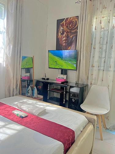 Μια τηλεόραση ή/και κέντρο ψυχαγωγίας στο Homely Apt STUDIO