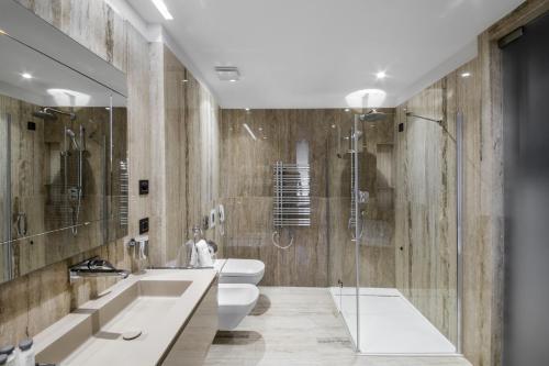 Phòng tắm tại Boutique Hotel Alhambra
