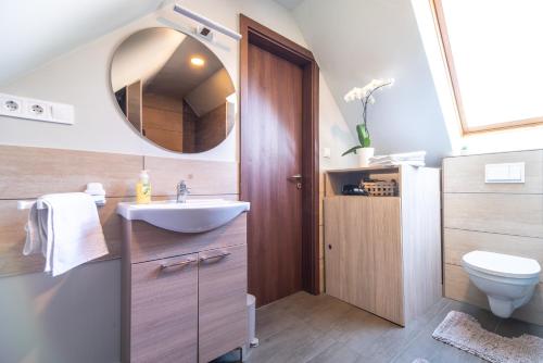 Kúpeľňa v ubytovaní Buzavirág Apartman