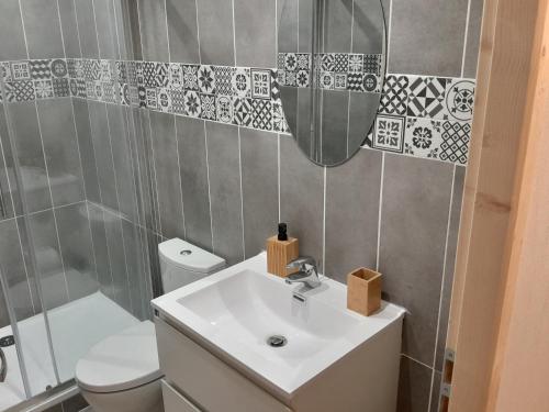 Koupelna v ubytování Appartement refait à neuf à 10min de Praloup