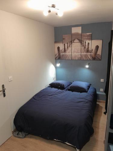 Postel nebo postele na pokoji v ubytování Appartement refait à neuf à 10min de Praloup