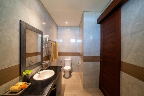 Phòng tắm tại D'Puncak Villas Lembongan