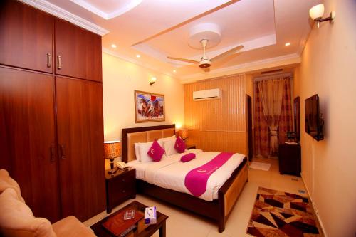 a hotel room with a bed and a couch at Premier Inn Grand Gulberg Lahore in Lahore